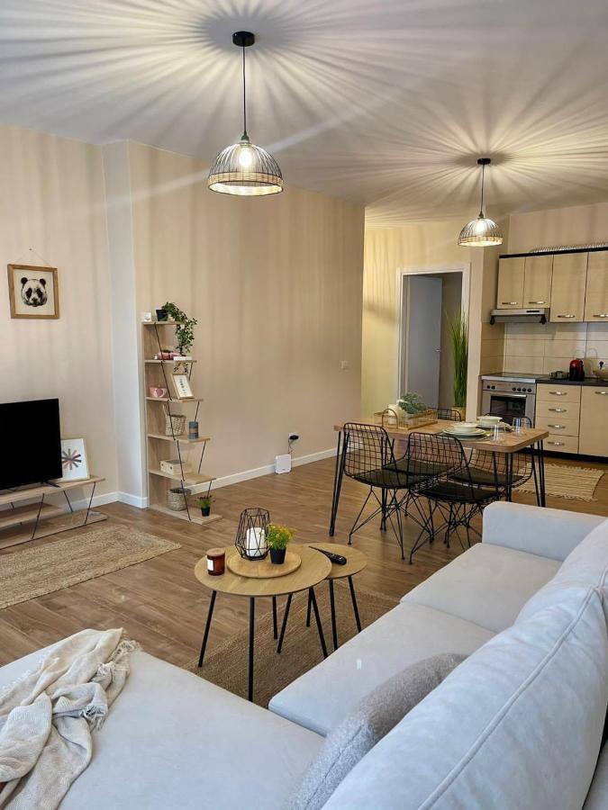 Mh Apartment, Free Parking, Flexible Check In * Tirana